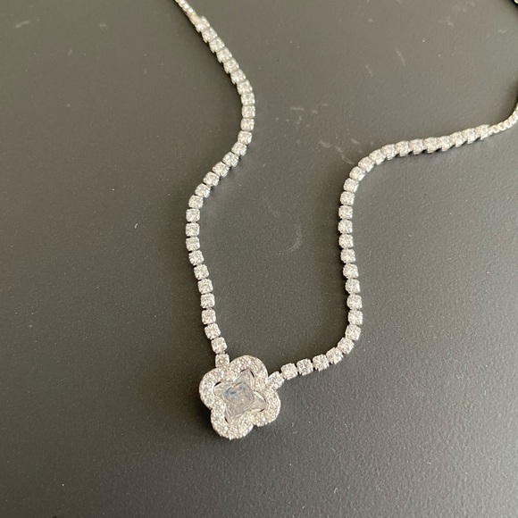 Synthetic white sapphire necklace and bracelet set - Picture 6 of 8